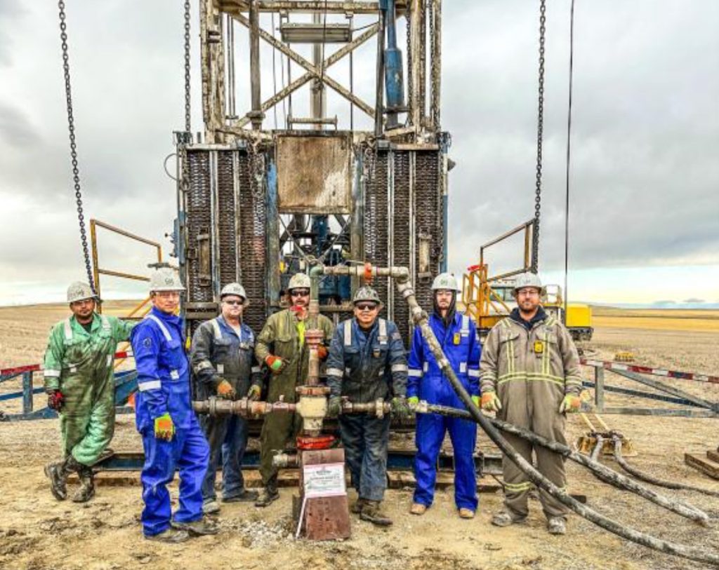 PALMER BOW ISLAND 3-14 (MONTANA) - plugging team for the abandoned well.