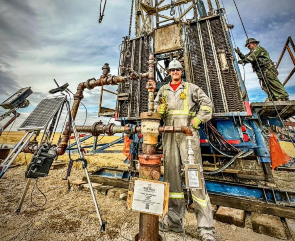 Palmer Bow Island - team to stop methane leaking well.